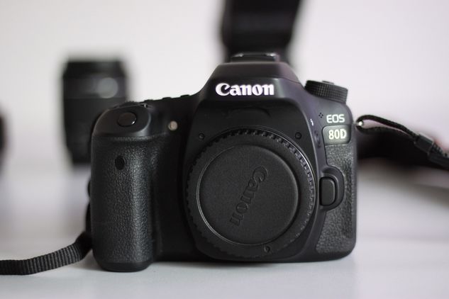 Canon 80d - 50mm - 24mm - 18-55mm - Flash Yn565 - Bolsa
