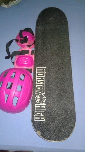 Skate Monster High com Kit de Segurança