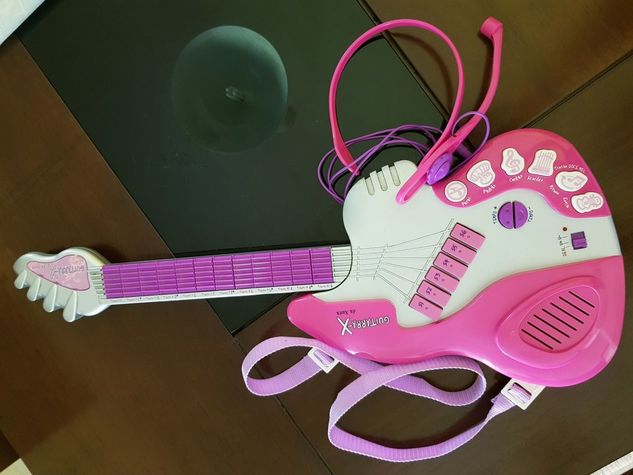 Guitarra da Barbie
