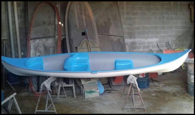 Canoa Canadense Fabricada em Fibra de Vidro