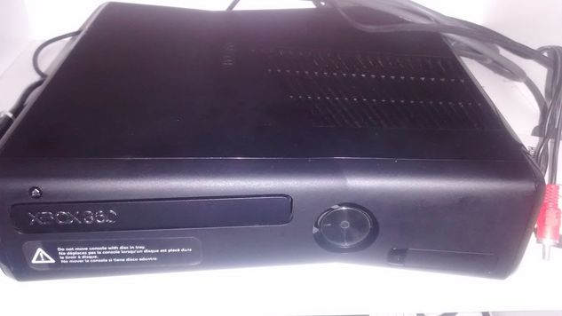 XBOX 360 Slim com Mais de 40 Jogos + Kinect + 2 Controles + Hd