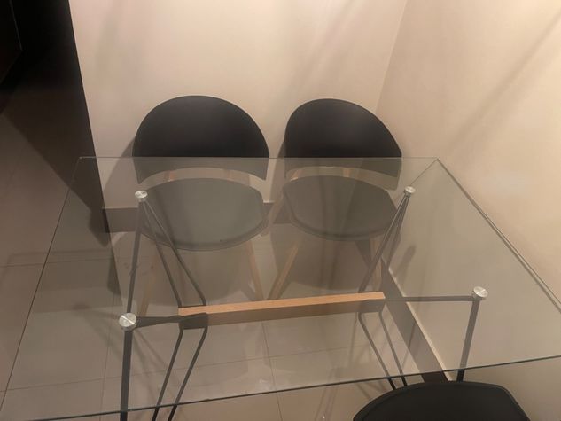 Mesa Moderna + 4 Cadeiras
