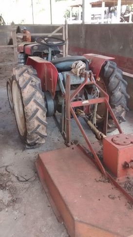 Trator Agrale 4100, com Implementos
