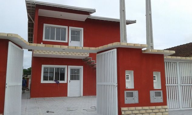 Casas Sobrepostas em Itanhaém a 100 Mts da Pista