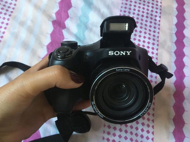 Câmera Sony H200