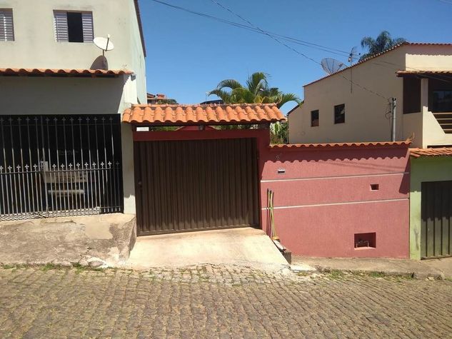 Casa, Entre Rios de Minas - Centro c/ 2 Quartos, Garagem e Jardim