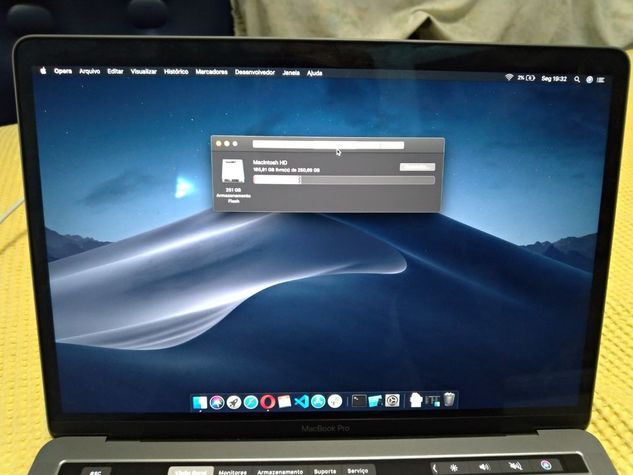Macbook Pro 2018 256 SSD 8 GB Ram Touchbar