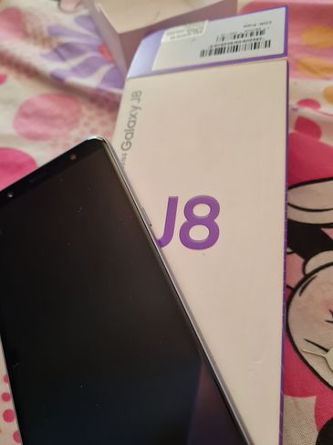 Samsung J8