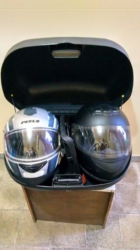 Baú de Moto 45l (capacidade para 2 Capacetes)