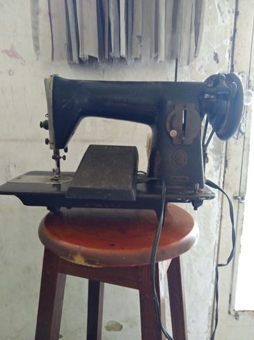 Máquina de Costura Antiga