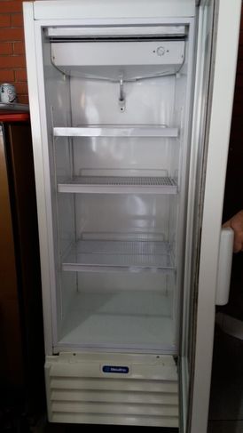 Freezer Vertical com Porta de Vidro 350 Litros