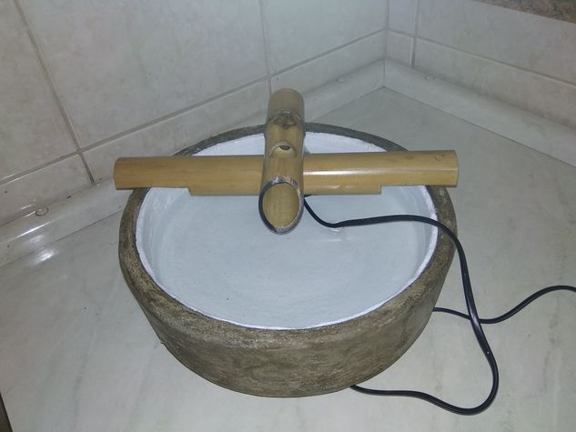 Fonte de água em Bambu com Tigela em Cimento