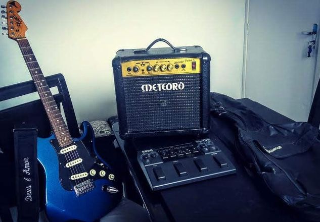 Vendo Kit Guitarra, Caixa Amplificadora Meteoro e Pedaleira