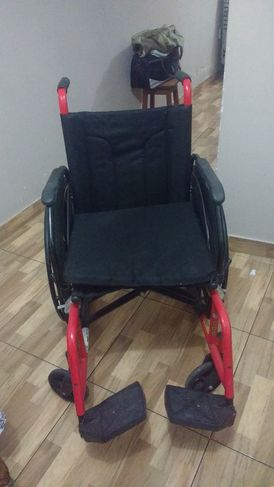 Cadeira de Rodas Semi-nova