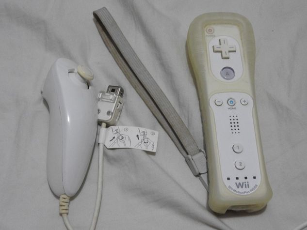 Nintendo Wii + 2 Jogos + Brinde