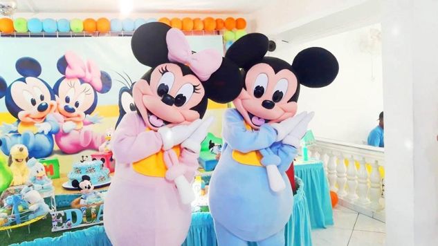 Mickey e Minnie Baby Cha Revelacao Personagens Vivos Cover