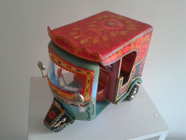 Miniatura de Triciclo Asiático Tuk-tuk