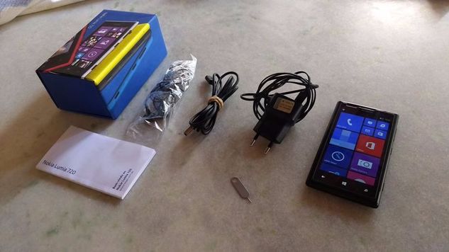 Celular Nokia Lumia 720 Preto com Windows Phone 8