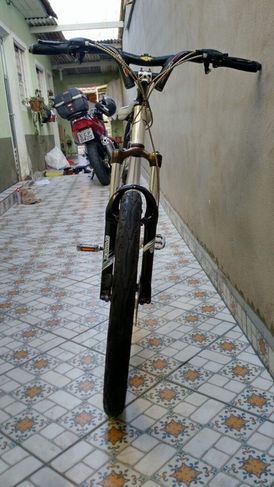 Bicicleta Montada em Bicicletária e com Peças de Qualidade