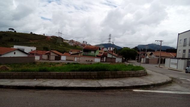 Poços de Caldas - Mg/ Vendo Terreno Bairro Campo das Antas - R$200.000