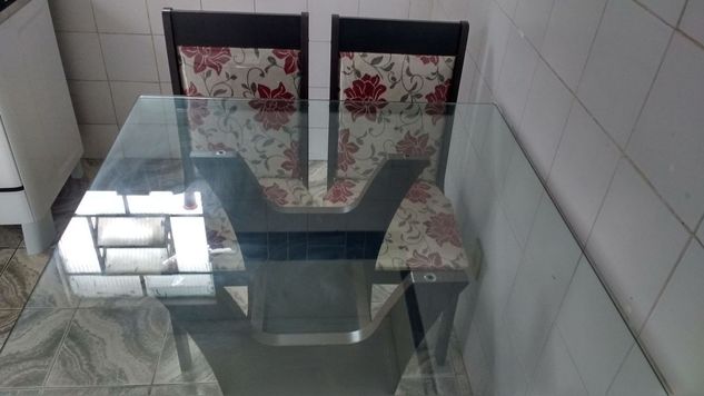 Mesa de Vidro com Cadeiras