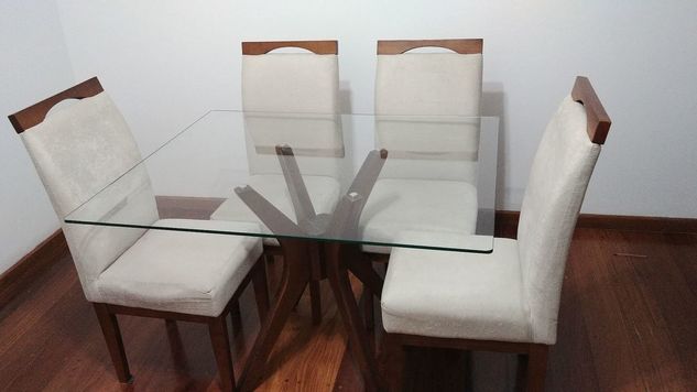 Mesa de Janta com Tampo de Vidro 1,20x1,00 com 4 Cadeiras de Madeira