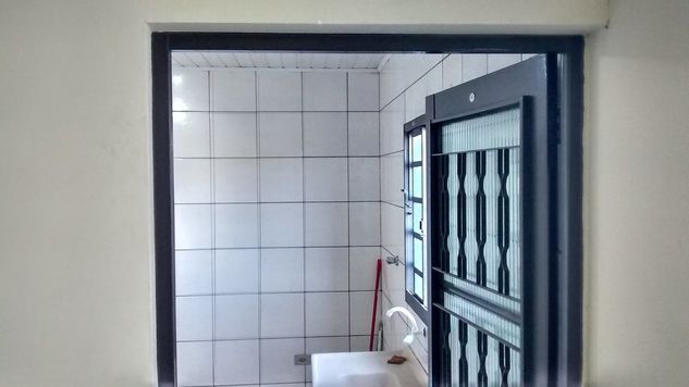 Alugo Casa de 02 Comodos+ Banheiro e Lavanderia - Guarulhos