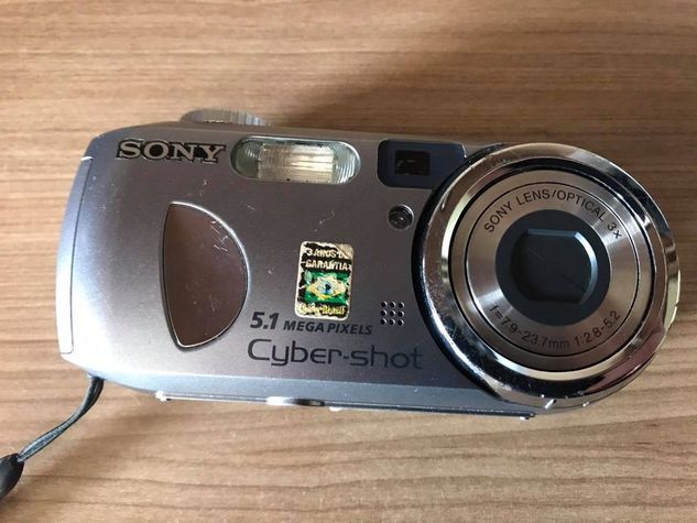 Câmera Digital Sony Cybershot Dscp93a 5mp com Zoom óptico 3x