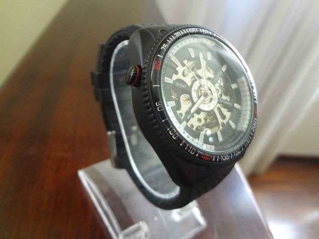 Relógio de Borracha Automático Luxuoso Forsining Preto Esquelético 100