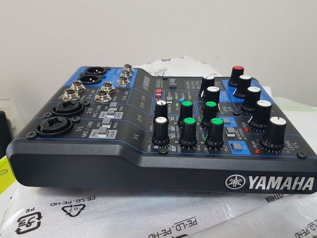 Mesa de Yamaha Mg06x