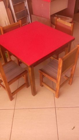 Conjunto de Mesa com Quatro Cadeiras para Escola Infantil