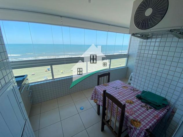 Apartamento com 2 Dorms em Praia Grande - Solemar por 300 Mil à Venda