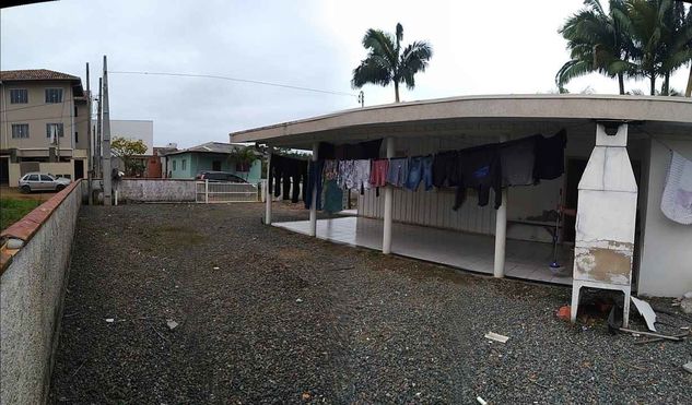 Casa Mista na área Central de Barra Velha