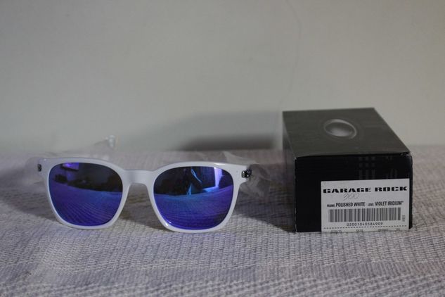 óculos Oakley Garage Rock Polished Branco / Violet Iridium