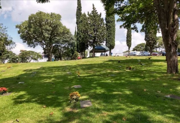 Terreno com Jazigo Especial de 6 Gavetas no Cemitério Parque dos Ipês