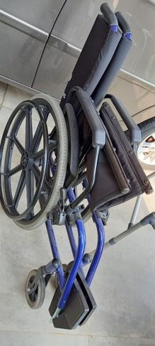 Cadeira de Rodas e Cadeira de Banho para Idosos ou Acamados