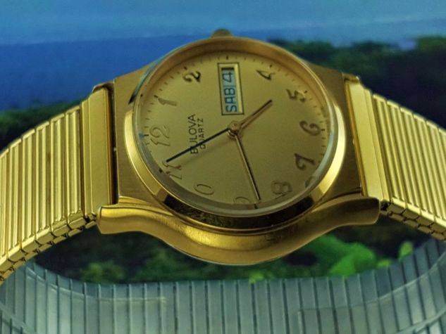Relógio Bulova 90d10 Ano 1983, Dourado com Dia e Data